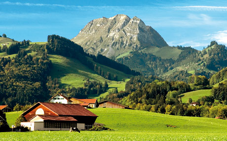 Typische Landschaft in der Westschweiz.