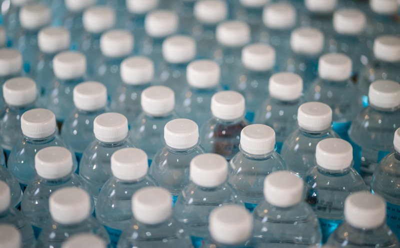 Günstiger Kunststoff: Warum Hersteller trotzdem auf Rezyklate setzen