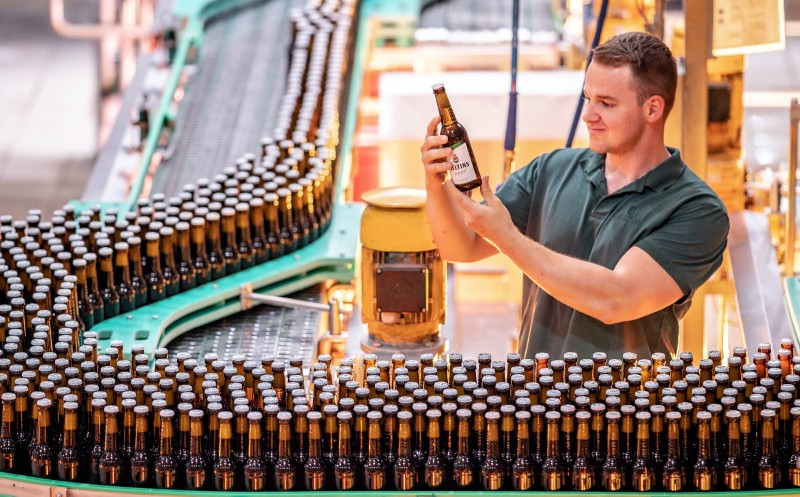 Brauerei legt über dem Markttrend zu