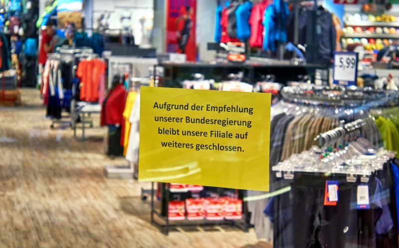 Closed sign in German script. Recommendation of our federal government.