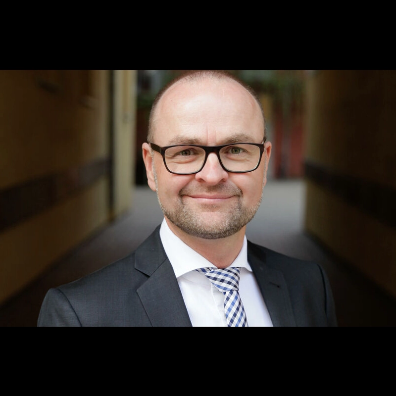 Politik und Wirtschaft - Bahlsen-Chef Kühnen distanziert sich von der AfD