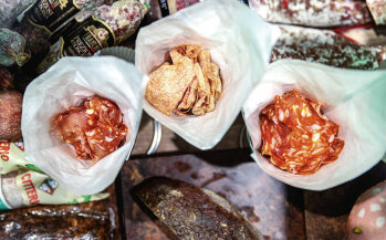 Salami to go: hochwertige Salami, hauchdünn geschnitten, in Tüten verpackt – zum Snacken