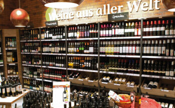 Schwerpunkt Rund 240 Bio-Weine bietet Denn’s Biomarkt in Reutlingen an – sortiert nach Herkunftsländern