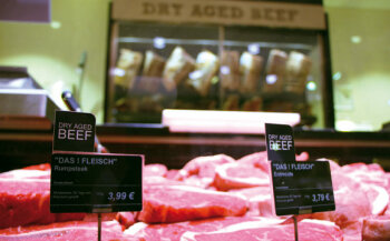 Spezialität: Dry-aged-Beef gehört zu den Besonderheiten an der Fleischtheke.