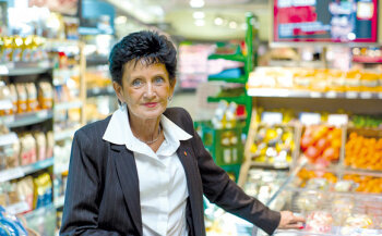Distriktmanagerin Britta Ehling (53) betreut 21 Märkte. Seit 1976 arbeitet sie im Handel.