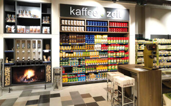 Kreuzbergs Bio-Hausröstung ist eine der Kaffeemischungen, die sich die Kunden selbst abfüllen und mahlen können.