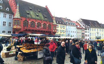Freiburger Münstermarkt:
Die Wahrung der Traditionen und die Offenheit für Neues stehen hinter dem anhaltenden Erfolg des Wochenmarktes rund um das Freiburger Münster.