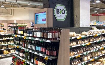 En Bloc: Viele Kunden kaufen sehr bewusst ein. Das Bio-Sortiment wird stark nachgefragt.