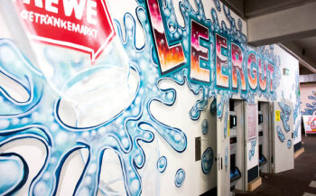 Hip: Die Beschilderung des Getränkemarkts hat ein Graffitisprayer gestaltet.