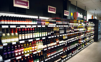 Besonders umfangreich ist das Angebot württembergischer Tropfen in der Weinabteilung des Stuttgarter Marktes.