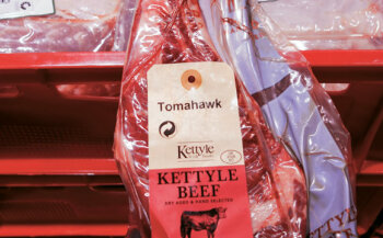 Nichts für Vegetarier: Irisches Tomahawk-Steak, in Größe, Qualität und Preis „high end“ – etwas für Fleischliebhaber und Profis.