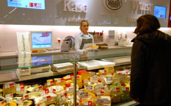 Käse in Bedienung bedeutet bei Kaiser’s die Ware zeigen, kompetent beraten und aktiv verkaufen.