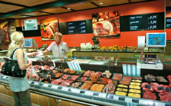 Umsatzbringer: In der Fleischabteilung gibt es deutsches Wild und viel Convenience (Lasagne, Aufläufe). Täglich werden 300 Frikadellen verkauft.