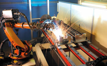 Schweissroboter gehören längst zum Bestandteil hochwertiger Produktionsanlagen im Ladenbau.