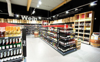 Supermarkt: Hochwertige Applikationen unterstreichen die Kompetenz im Weinsortiment.