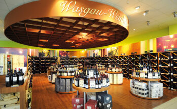 Herzstück: In der Weinabteilung sind 470 Weine zu finden, die den Kunden auch zu Weinabenden vorgestellt werden.