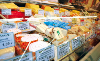 Umfangreich: Die Käsetheke bietet neben selbst veredelten und internationalen Spezialitäten auch laktosefreie Sorten.