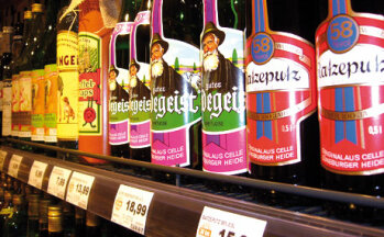 Ratzeputz (58 vol. Prozent Alkohol) und Heidegeist (50 vol. Prozent Alkohol) ergeben gemischt die regionale Spezialität „108er“.