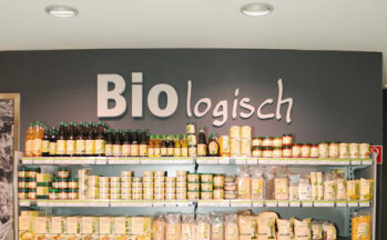 Auf einen Blick: In der Bio-Ecke gibt es Produkte, die es sonst im Reformhaus gibt. Auf Wunsch der Kunden wird auch Bio-Fleisch angeboten.