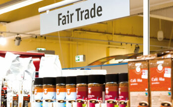 Breite Auswahl: Vielfalt an Fairtrade-Artikeln, insbesondere bei Kaffee, Schokolade und Tee.