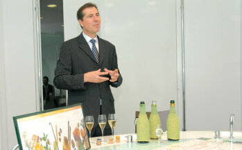 Informativ: Philipp Wibrotte, Leiter PR vom CIVC, erklärt die Besonderheiten der verschiedenen Rebsorten, Farb- und Geschmacksvarianten verschiedener Champagner.