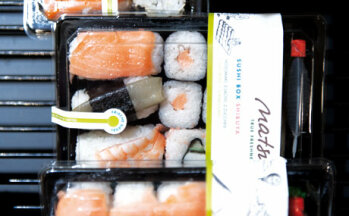 Im Kommen: Frisches Sushi wird von den Kunden nach anfänglicher Zurückhaltung gern gekauft.