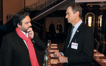 Im Gespräch: Rewe-Vorstandsvorsitzender Alain Caparros (l.) und Karl-Heinz-Dautzenberg, Geschäftsführer von Karstadt Feinkost, nutzten eine Pause zum Austausch.