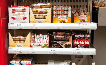 Stand-alone-Lösung an der Kassenfront für Ferrero-Produkte.