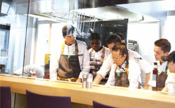 Spitzenküche: „Kim kocht“ bietet moderne, leichte, asiatisch-inspirierte Küche. Das Restaurant hat 65 Sitzplätze.
