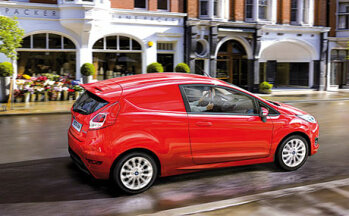 Ford Fiesta Van: Die Kombination eines Kleinwagens mit einem Van – Er verbindet Fahreigenschaften und Effizienz mit der Funktionalität eines Nutzfahrzeugs. Agil im Stadtverkehr macht er auch beim Be- und Entladen eine gute Figur.