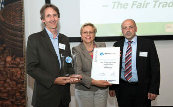 Stolz: Robin Roth, Brigitte Frommeyer und Stephan Geißler, Gepa - The Fair Trade Company.