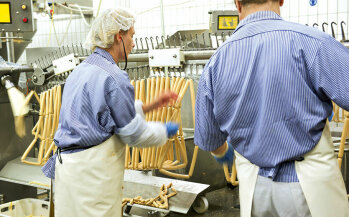 Die Wurst- und Fleischproduktion in Britz reicht bis ins Jahr 1977 zurück. Die Bockwürste sind auch heute noch ein Verkaufsschlager.