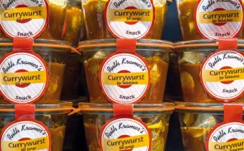 Die Hausmannskost gibt‘s in Weckgläsern – die Currywurst sogar mit zwei verschiedenen Soßen.