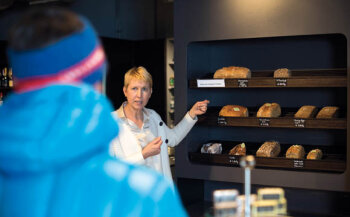 Verschiedene Bäcker liefern Spezialitäten wie das Moringa-Brot.
