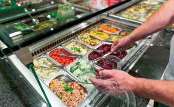 Salatbar: An diesem Verkaufspunkt kommen Fresh Cut-Salate ebenso zum Einsatz.