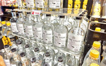 Unter der Marke Peter Prime bündelt Johannes Esslinger mit Partnern besondere Produkte wie den Gin „Lake Stuff“.