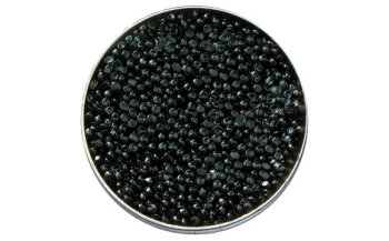 Black Royal<br />
Der sehr dunkle Kaviar stammt vom jungen Oscietra- Stör. Der vergleichsweise große Rogen erinnert geschmacklich an den des Beluga.