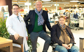 Praktisch, unternehmerisch und gestalterisch (v. l.): Marktleiter Wilhelm Sanwald, Peter Wehrmann und Ladendesigner Jaap Meekma.