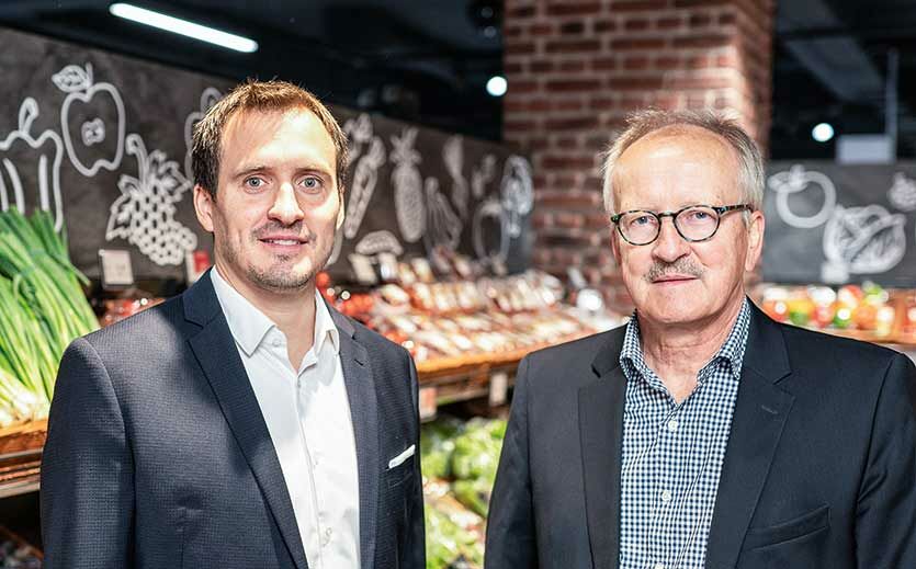 Die Inhaber Frederik (l.) und Friedhelm Rotthowe führen insgesamt fünf Edeka-Märkte im Münsterland mit unterschiedlichen Betriebskonzepten.