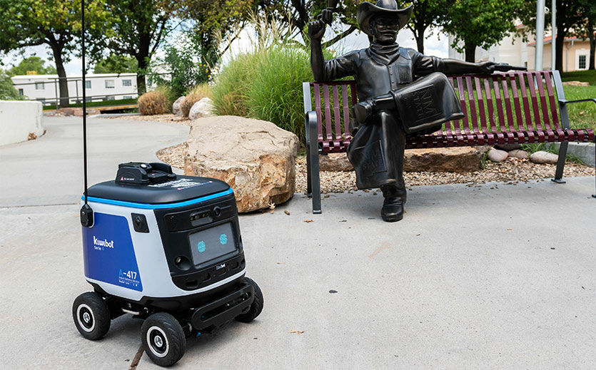 Artikelbild Roboter liefern Mahlzeiten auf Campus aus