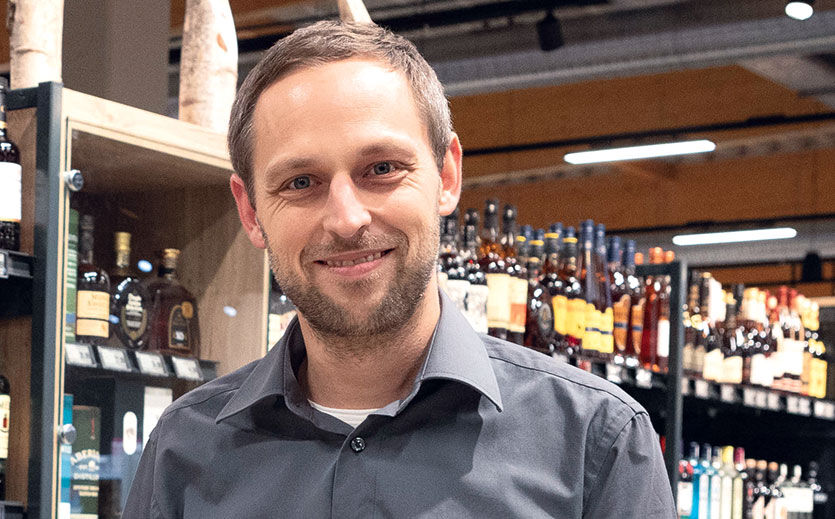 „Für mich gibt es nicht die Kennzahl, die alles sagt. Wir denken in Regalachsen und identifizieren jene, die eventuell nicht zum Standort passen.“ 
Jan Habig, selbstständiger Edeka-Kaufmann