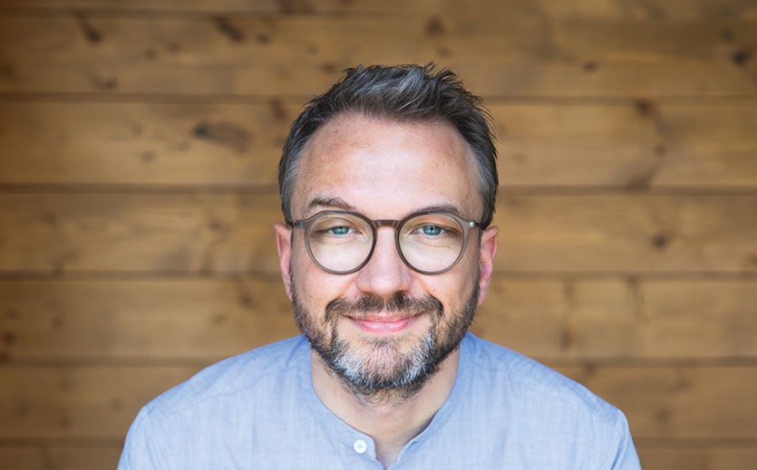 „Für die Jüngeren gilt vielmehr, dass sich das Essen dem Alltag anpassen muss und nicht umgekehrt.“
Steffen Zeller,  CMO bei der Rügenwalder Mühle