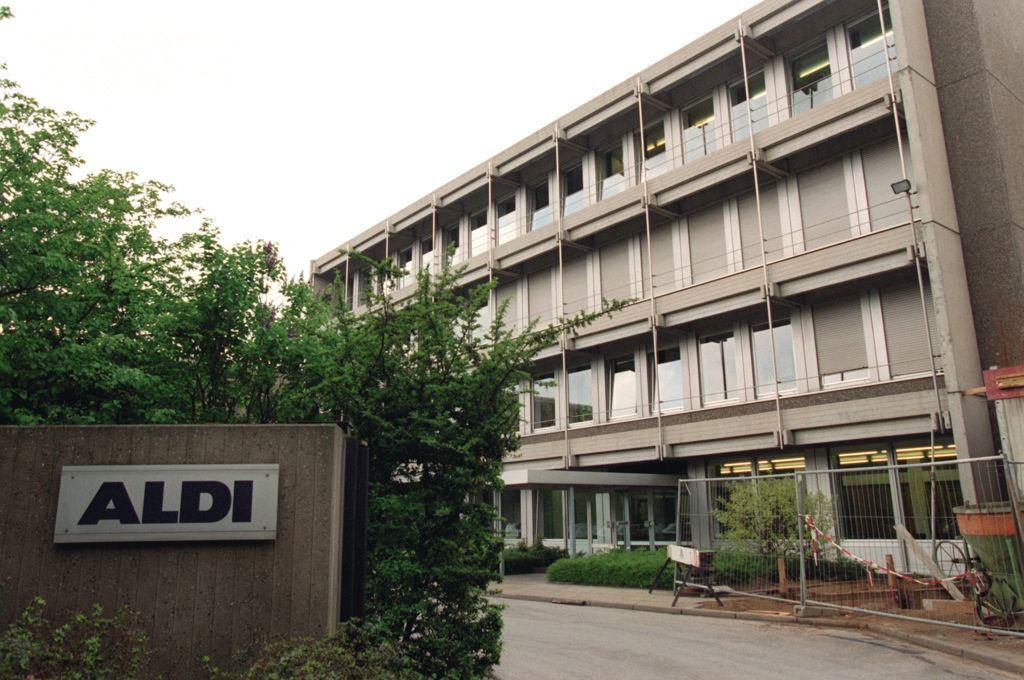 Früher: Grau in grau – so sah die Aldi-Nord-Zentrale 1996 aus. 
Quelle: picture-alliance / dpa