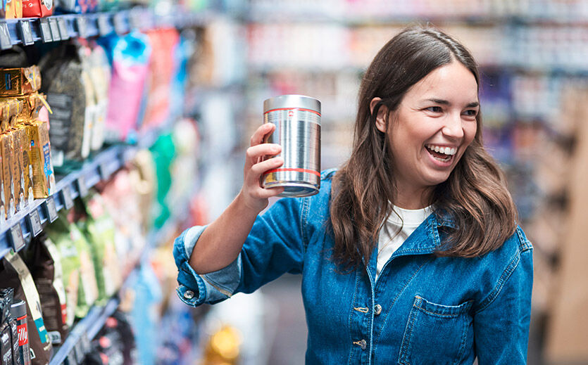 Rebecca Göckel beim Einkaufen im Supermarkt