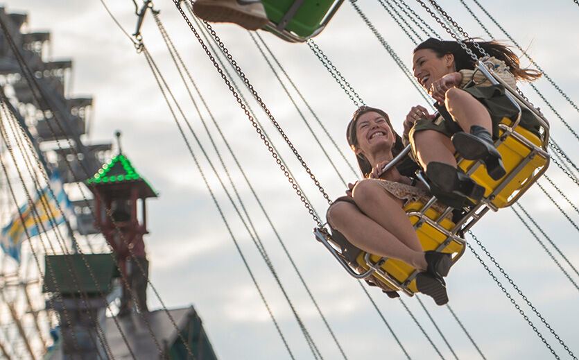 Ob mit Harry Kanes Bruder, Babyone-Co-CEO Anna Weber oder der LP-Reporterin: Nichols geht gerne auf die Wiesn.