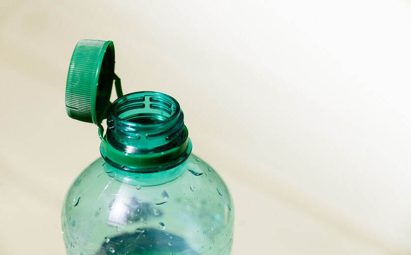 Artikelbild zu Artikel CSU will EU-Pflicht für befestigte Flaschendeckel kippen