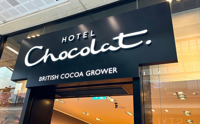 Eingang einer Filiale der britischen Schokoladenmarke Hotel Chocolat.