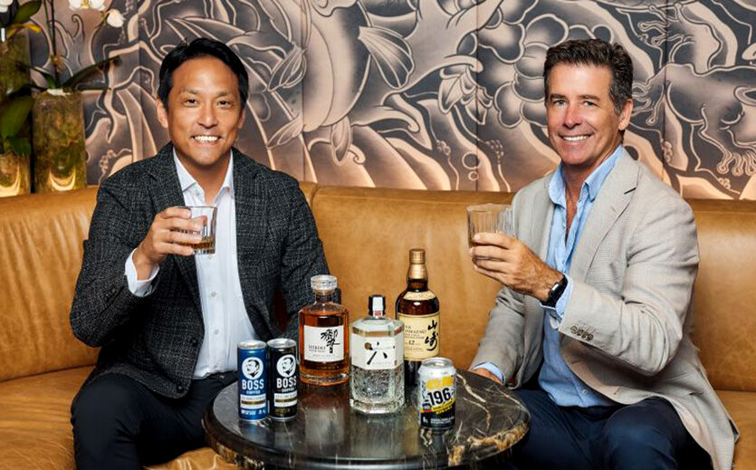 Suntory ernennt Daisuke Minato zum Ozeanien-Chef: Daisuke Minato (links) und Mark Hill (rechts) trinken zusammen.