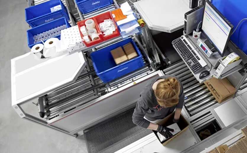 TJ Morris baut Großlager in Doncaster: Eine Verpackstation.