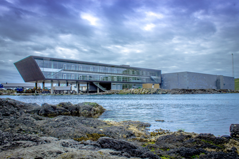Die Zentrale des Lachszüchters Bakkafrost auf den Färöer-Inseln.